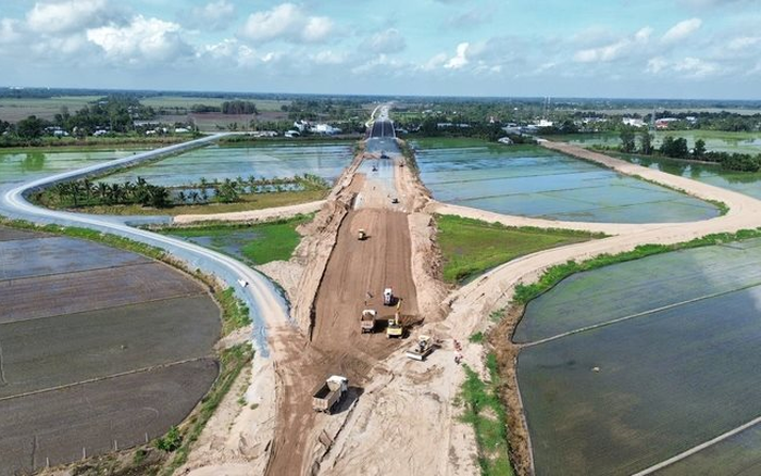 Cao tốc Cần Thơ - Hậu Giang - Cà Mau: Hàng ngàn kỹ sư, công nhân thi công xuyên lễ 2/9